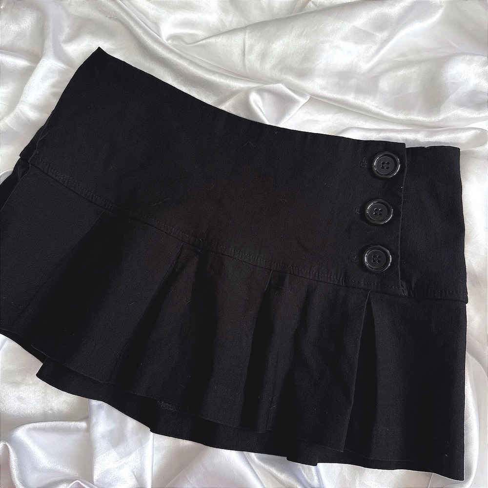 Wet Seal Black Pleated Button Accent Mini Skirt Y2K Schoolgirl Style Size S